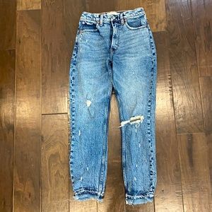 Abercrombie high rise mom jean size 25